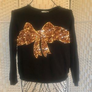 ✅H&M 🤎with gold sequined bow tie pattern on black sweater